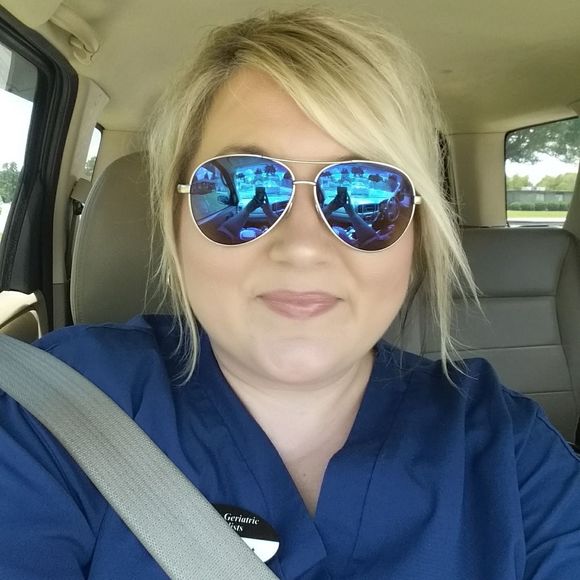 Meet your Posher, Leslie - Picture 1 of 1